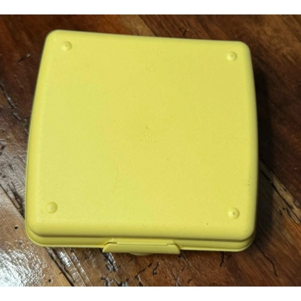 Tupperware SpongeBob Squarepants Sandwich Keeper Container 3752D-2 Yellow NEW - Picture 5 of 5